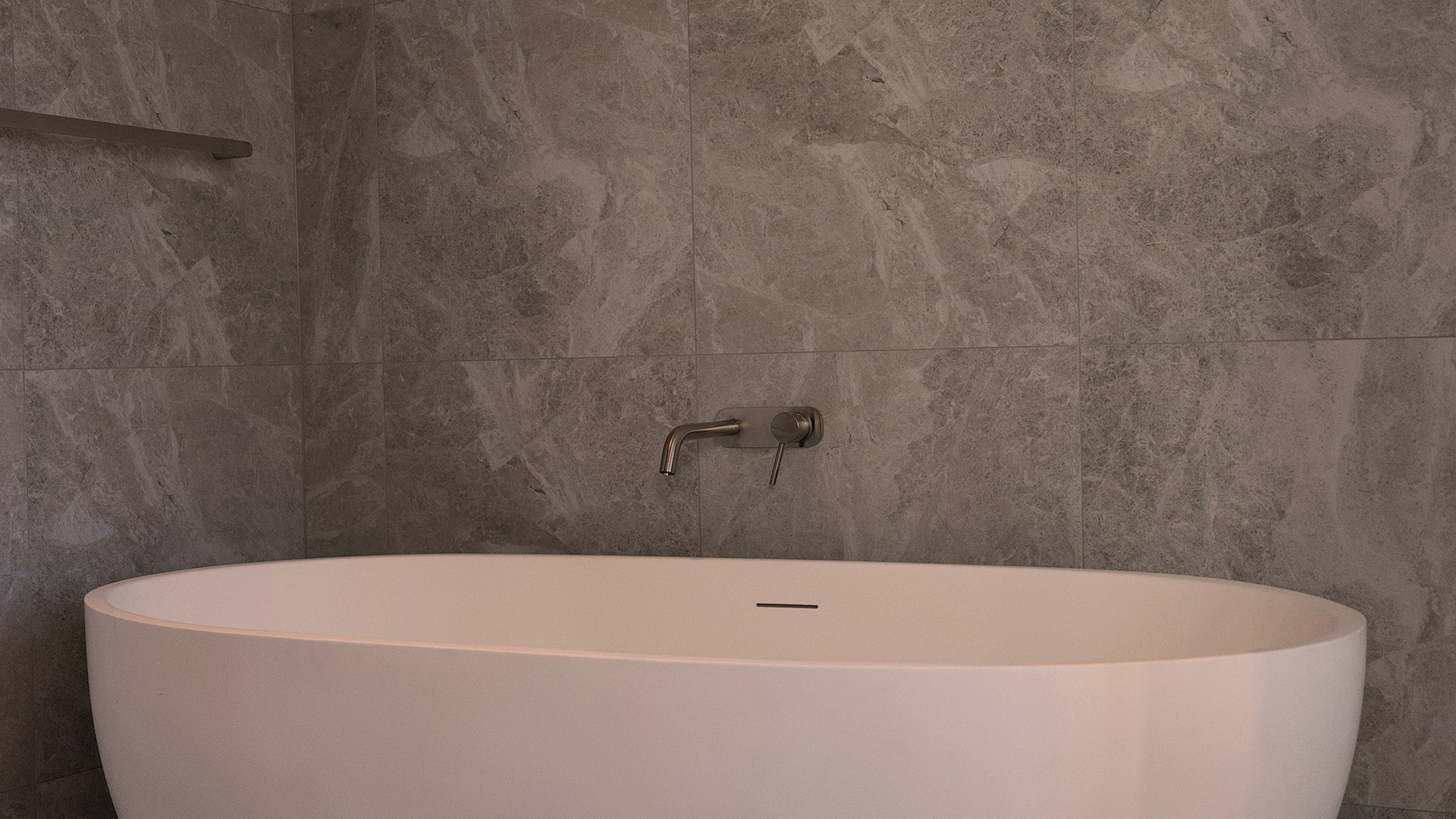 Freestanding bath
